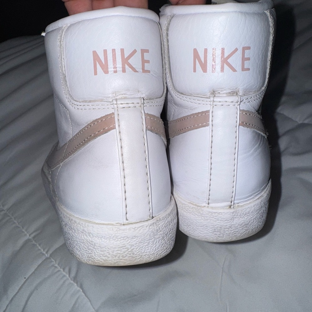 Nike White and light pink Blazer Mid 77 - Picture 6 of 6